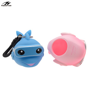 Protector de Boquilla de Dibujos Animados para Regulador de Respiración Aqua Tide, Repuesto de Buceo, Cubierta Protectora Secundaria para la Cabeza, Cubierta Antipolvo Luminosa con Colgante de Delfín - Product Image 5
