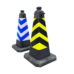 Cône de signalisation haute visibilité 750 mm SquaTraffic avec bandes rouges, blanches, jaunes et noires pour zones de construction, autoportant, en PE - Product Image 3