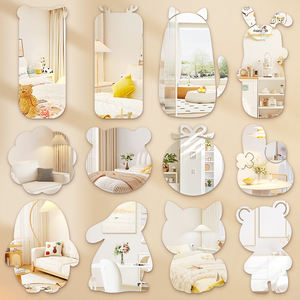 Specchio da Parete Autoadesivo Contemporaneo Senza Cornice in Acrilico Ecologico con Orso Sorridente per Arredamento Casa e Soggiorno - Product Image 2