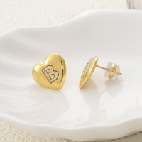 Anting-anting Zirkon Inisial Hati Baja Tahan Karat Huruf A-Z Perhiasan Fashion Wanita Sehari-hari Hadiah