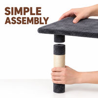 Arbre à chat compact gris avec niche fermée, poteaux en sisal et anneau suspendu