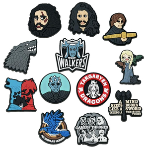 Venta caliente PVC caucho suave <span class=keywords><strong>Juego</strong></span> <span class=keywords><strong>de</strong></span> <span class=keywords><strong>tronos</strong></span> <span class=keywords><strong>serie</strong></span> amigable EVA zapato encantos accesorios personalizado DIY Logo 7 días Envío rápido - Product Image 1