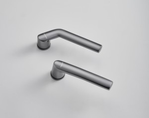 Highwell <span class=keywords><strong>porte</strong></span> battante moderne personnalisable fenêtre inclinable écran ouverture vers l'intérieur <span class=keywords><strong>poignée</strong></span> en alliage d'aluminium pour chambre cuisine extérieure - Product Image 3