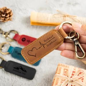 Llavero de Cuero Personalizado para Hombre, Anillo para Llaves con Nombre Grabado, Regalo para Él o Ella, Accesorio Colgante para Mochila - Product Image 3
