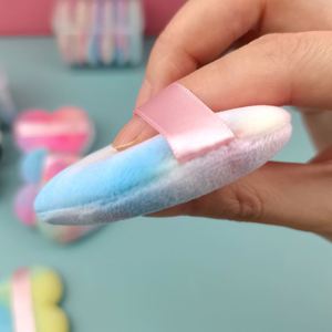 Borlas de Maquillaje en Forma de Corazón Más Vendidas, Coloridas, de Terciopelo Suave, para Polvo Suelto, Marca Privada - Product Image 3