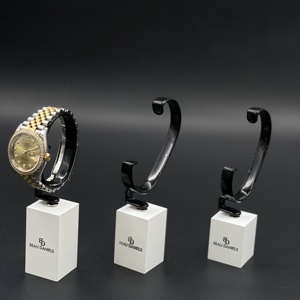 Base de cubo sólido transparente personalizada de fábrica, soporte para reloj con anillo en C, soporte acrílico de 50mm de espesor, uso minorista hecho para Material PP - Product Image 6