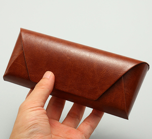 Étui à lunettes - Étui en cuir véritable de vachette fait main, simple et rétro, de type sac, pour ranger les lunettes de lecture et les lunettes de soleil. Can b - Product Image 6