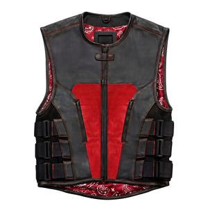Gilet de motard en cuir véritable pour homme avec panneaux en maille rouge, sangles latérales réglables, doublure Paisley et design OEM personnalisé - Product Image 1