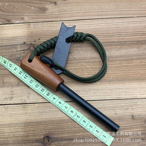 Allume-feu en magnésium avec manche en bois 10100, outil de survie pour le camping et les activités de plein air, étanche et résistant au vent - Product Image 1