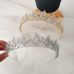 Classica Tiara da Regina di Bellezza, Corona con Zirconi e Strass per Spose e Donne - Product Image 1