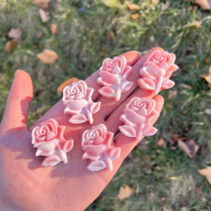 Artigianato in Cristallo Intagliato di Pietra Naturale Curativa, Fiore di Rosa in Opale Rosa Piatto per Decorazione - Product Image 1