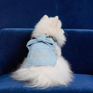 PETCIRCLE ชุดเอี๊ยมสุนัขและแมวน่ารักสำหรับฤดูใบไม้ผลิ/ฤดูร้อน แบบไม่มีแขน พร้อมกระโปรงยีนส์ผูกโบว์สุดสวย - Product Image 1