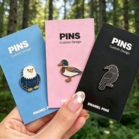 Broches en gros personnalisées, épingles rondes en émail souple ou dur, badges magnétiques à motifs d'animaux de dessin animé, épingles de revers avec carte de support