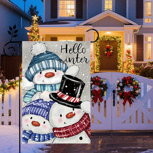 Bandera Decorativa Navideña para Jardín, Diseño de Escena Navideña con Santa Claus, Forma Triangular, Impermeable, Directo de Fábrica - Product Image 1