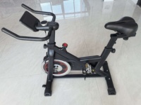 Vélo d'exercice stationnaire d'intérieur TODO pour la remise en forme à domicile, vélo de spinning réglable pour entraînement cardio 5 kg avec capteur de fréquence cardiaque