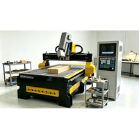 Routeur CNC 4 axes 1325 avec tête pivotante et table à vide pour portes d'armoires, gravure 3D sur bois massif, utilisé dans la fabrication de meubles