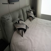 Lit en bois de taille Queen, design éco-responsable, avec revêtement en cuir, pour chambre à coucher