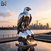 Sculpture moderne géante d'aigle à ailes écartées en acier inoxydable, statue d'animal géométrique pour ornement de monument extérieur
