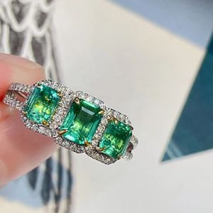 Bague à trois pierres Xinfly Vintage pour anniversaire de mariage, en or 18 carats, avec émeraude naturelle de 1,3 ct sertie clos - Product Image 1