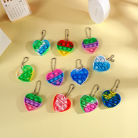 Porte-clés Pop It tendance 2026 en patchwork arc-en-ciel, jouet anti-stress portable en silicone à bulles à presser pour cadeau d'anniversaire