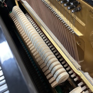 Piano Vertical U1H Usado, Hecho en Japón, 121 cm, 88 Teclas, Negro Brillante, Piano Acústico en Venta - Product Image 5