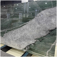 Dalles de quartzite Fuchsite Cristallo vert brésilien rétroéclairé pour comptoirs de cuisine et de salon dans les villas et les maisons de luxe