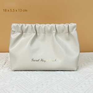 Borsa per il Trucco Plissettata Prodotta in Fabbrica per Trasportare Rossetti e Altri Cosmetici Borsa da Toilette Formato Viaggio. - Product Image 6