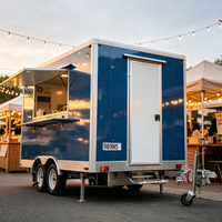 Remorque alimentaire mobile carrée avec comptoir de bar à cocktails professionnel, bac à glace, évier et étagères pour la restauration de boissons lors d'événements