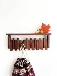 Perchero de Madera Maciza con Estante, Ganchos para Abrigos Montados en la Pared, Color Nogal, Estante Flotante Rústico para la Entrada, Decoración Otoñal - Product Image 4