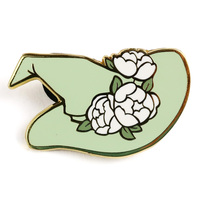 Broche créative personnalisée en forme de chapeau pour la décoration de sacs, badge métallique personnalisé