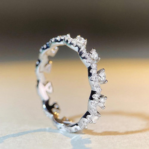 Anello a Corona Principessa con Pizzo Ondulato per Donne, Elegante Gioiello da Dito Impilabile alla Moda - Product Image 3