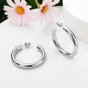 Orecchini a Cerchio a Forma di C per Donne, Design Semplice e Curvo, Accessori per Orecchie da Indossare Quotidianamente - Product Image 2