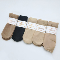 Vente en gros Chaussettes ultra fines d'été couleur marron couleur peau nue noires Chaussettes transparentes ultra fines pour femmes