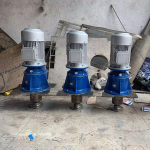 Motorreductor vertical industrial con caja de engranajes helicoidales de montaje con brida para agitadores, mezcladores, transportadores y aplicaciones de servicio pesado - Product Image 1