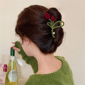 Pinza de Pelo con Flor de Terciopelo Rojo para Otoño e Invierno, Accesorios para el Cabello Diarios para Mujer, Temperamento Dulce, Pinza de Pelo Grande con Flor de Peluche - Product Image 1