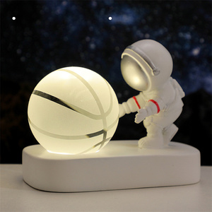 Lampe de table LED 3D Spaceman Moon LampLovely Art Résine Décoration de <span class=keywords><strong>la</strong></span> maison Lampe de <span class=keywords><strong>lune</strong></span> Veilleuse de <span class=keywords><strong>lune</strong></span> - Product Image 1