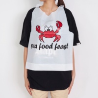 Bavoir en plastique personnalisé pour fruits de mer, tablier jetable en plastique pour restaurant, bavoir en PE pour adulte