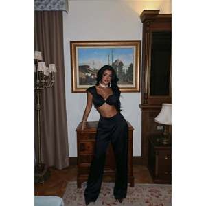 Pantalon de costume noir pour femme - Product Image 2