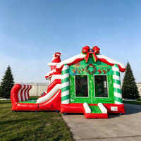 Structure gonflable de Noël avec toboggan et toit Père Noël pour enfants, idéale pour les fêtes et événements en extérieur