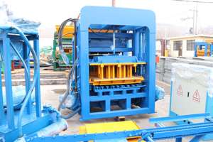 Machine <span class=keywords><strong>de</strong></span> fabrication <span class=keywords><strong>de</strong></span> blocs par vibration à interverrouillage, à pression hydraulique, avec moteur automatique et PLC, pour moules <span class=keywords><strong>de</strong></span> pavés en béton, cendres volantes et sable, creux, pleins ou alvéolés - Product Image 4