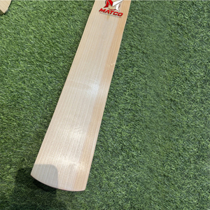 Bate de Críquet Profesional Hecho a Mano con Madera de Sauce Inglesa Seleccionada y Acabado Premium - Product Image 6