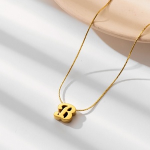 Collar con Colgante de Letra B Minimalista y Versátil, Accesorio para Suéter, Acero Inoxidable Chapado en Oro de 18K - Product Image 3