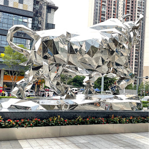 Sculpture géométrique de taureau en acier inoxydable, finition miroir, artisanat métallique artistique, design contemporain, à poser au sol - Product Image 4
