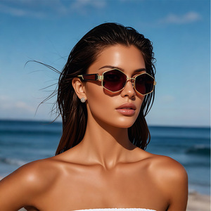 Lunettes de soleil style punk hip-hop disco, monture en métal doré, protection UV400, unisexe, mode, tenues de voyage - Product Image 1