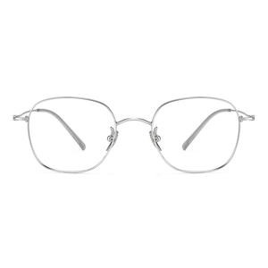 Monturas de Gafas Cuadradas Danyang 18073 de Titanio Puro Ultraligeras para Mujer, Ancho de Marco Mediano, Lentes de PC, Puente Nasal Estándar - Product Image 1