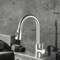Robinet de cuisine rétractable à poignée unique en acier inoxydable brossé classique moderne Cartouche en céramique Eau chaude et froide