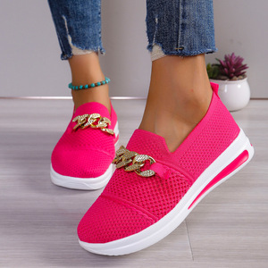 Chaussures décontractées compensées pour femme en maille respirante avec chaîne métallique, collection automne - Product Image 1