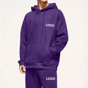 Conjunto Deportivo de Invierno Personalizado para Hombre, Sudadera con Capucha de Diseño Ajustado y Pantalones Rectos con Cordón y Franjas en Contraste - Product Image 1