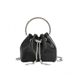 Bolso de noche exclusivo para mujer en metal con mosaico hecho a mano por un diseñador con elegantes asas de latón. - Product Image 4