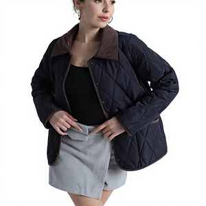Veste matelassée respirante à capuche pour femme, coupe ajustée, automne/hiver, garniture en peau de mouton, tissu en toile, rembourrage en nylon/polyester, logo personnalisé - Product Image 1